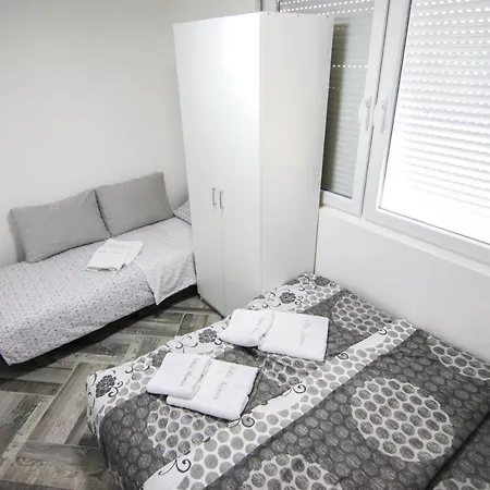 아파트 Nemir Zavojsko Jezero 피로트