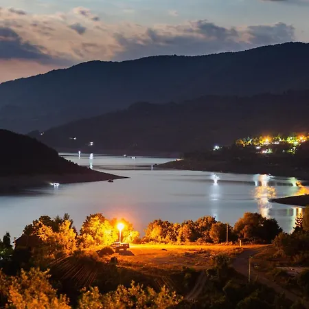 Nemir Zavojsko Jezero 아파트 피로트