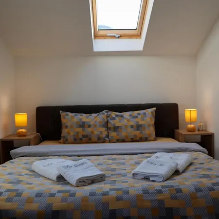 아파트 Nemir Zavojsko Jezero 피로트