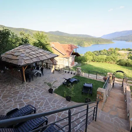 아파트 Nemir Zavojsko Jezero 피로트